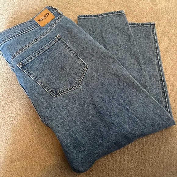 NEW Hollister Ultra High-Rise Mom Jeans with Crystals 34w - Picture 2 of 3